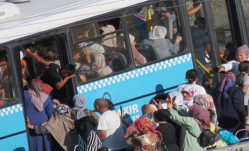 TOPLU TAŞIMA SORUNU DİYARBAKIR’DA DEVAM EDİYOR