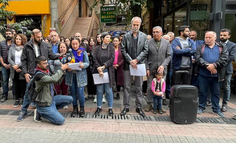 GAZETECİLERİN GÖZALTINA ALINMASI DİYARBAKIR’DA PROTESTO EDİLDİ