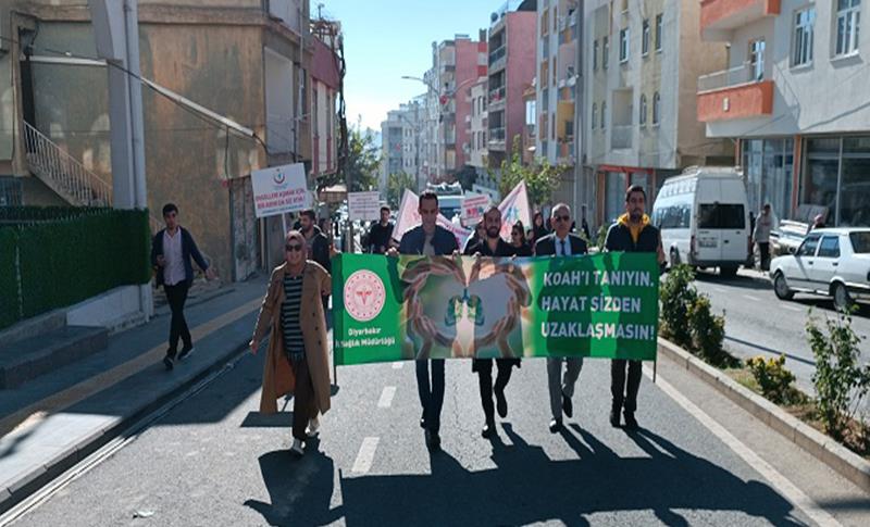 DİCLE’DE ‘DİYABET VE KOAH’ GÜNLERİ İÇİN YÜRÜYÜŞ DÜZENLENDİ