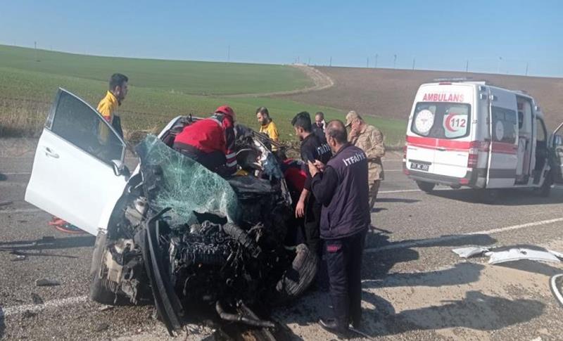 DİYARBAKIR'DA TRAFİK KAZASI! 1 ÖLÜ, 2 AĞIR YARALI