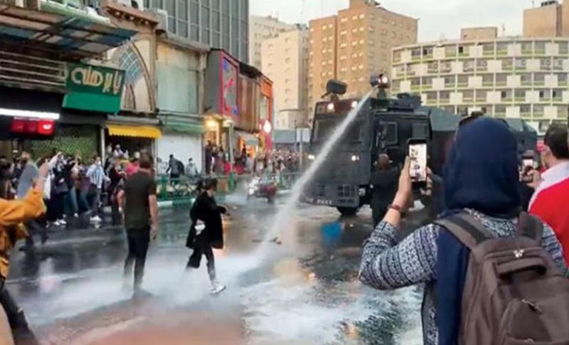 JİNA EMİNİ PROTESTOLARI ÇAĞRILAR ÜZERİNE YENİDEN ALEVLENDİ