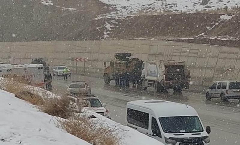 VAN’DA MÜLTECİ MİNİBÜSÜNE ATEŞ AÇILDI İDDİASI! 1 ÖLÜ