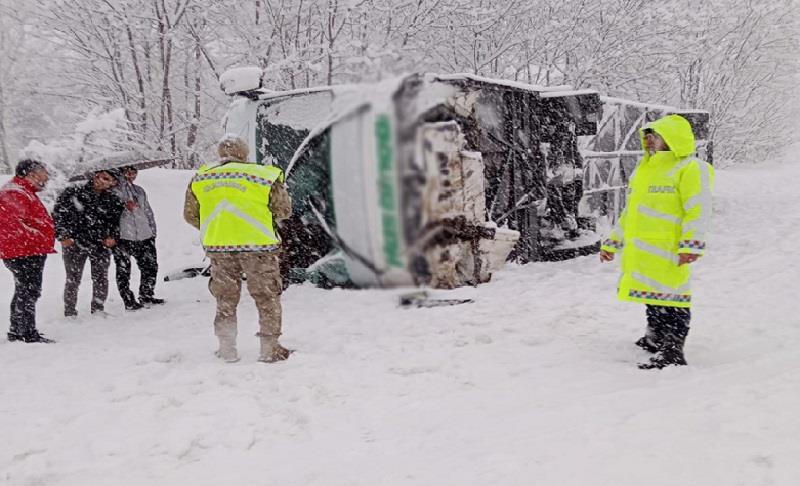 LI ÇEWLÎGÊ OTOBUSA RÊWÎYAN QELIBÎ: 12 BIRÎNDAR