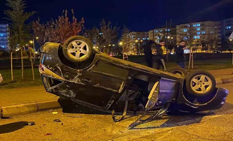 DİYARBAKIR'DA TRAFİK KAZASI: 6 KİŞİ YARALANDI