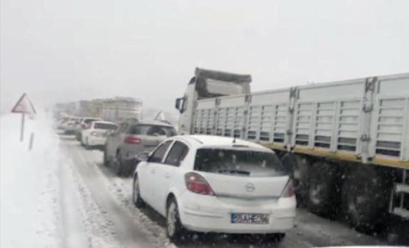 DİYARBAKIR-ŞANLIURFA KARA YOLU ULAŞIMA KAPANDI