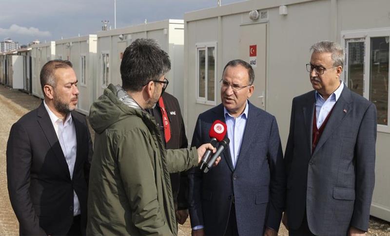 YAĞIŞLARIN YIKTIĞI ÇADIRLAR İÇİN BOZDAĞ: BARINMA SORUNU YOK