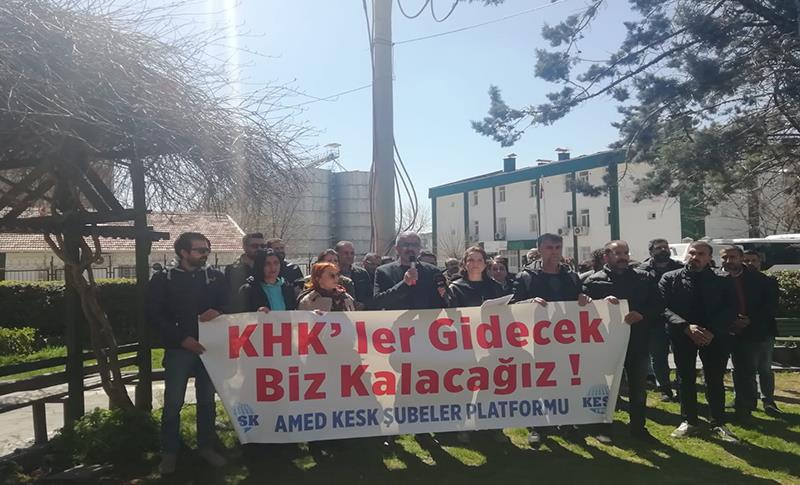 KESK AMED: İHRAÇLARIN ANTİ DEMOKRATİK VE HUKUKSUZ OLDUĞUNU HAYKIRDIK