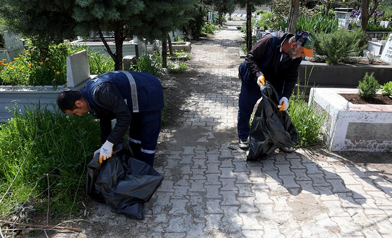 DBB BAYRAM ÖNCESİNDE MEZARLIKLARDA TEMİZLİK ÇALIŞMASI YAPTI