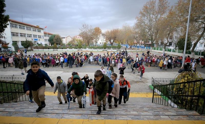 19 MÎLYON XWENDEKAR ÎRO DEST BI DERSÊ KIRIN