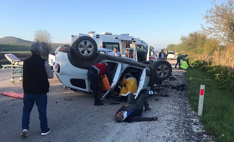 ADIYAMAN’DA KAMYONET İLE OTOMOBİL ÇARPIŞTI! 7 YARALI