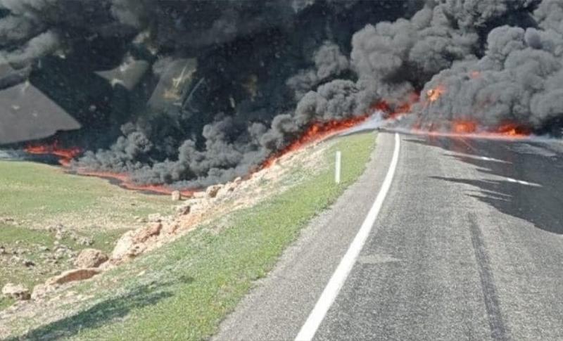 ŞIRNAK’IN İDİL İLÇESİNDE PETROL YÜKLÜ TANKER KAZADA ALEV ALDI! 1 ÖLÜ, 5 YARALI