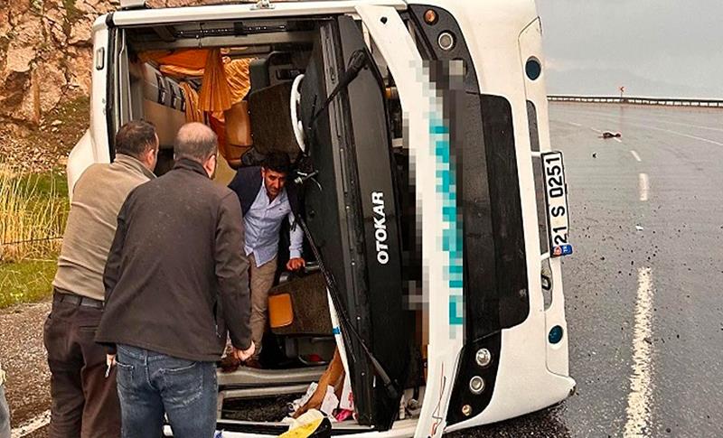 LI GEWAŞÊ OTOBUSA RÊWÎYAN QEZA KIR! 16 KES BIRÎNDAR BÛN