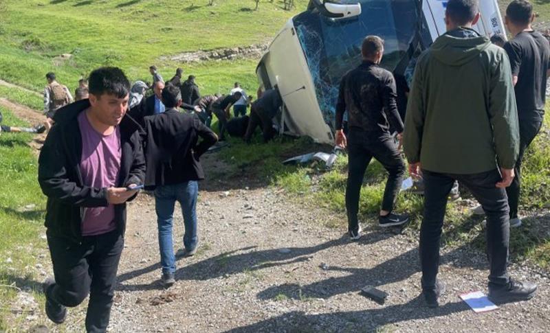 ŞIRNAK'TA ASKERLERİ TAŞIYAN OTOBÜS DEVRİLDİ: 2 ÖLÜ, 4 YARALI