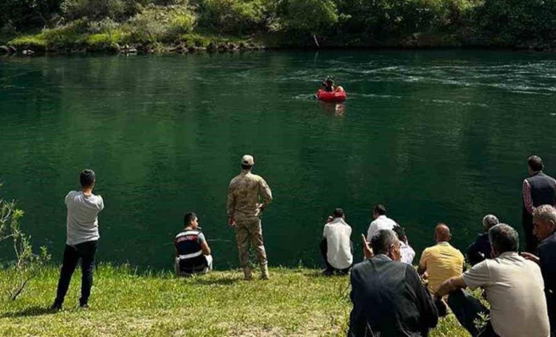 DİCLE NEHRİ'NDE KAYBOLAN GENCİN CANSIZ BEDENİNE ULAŞILDI