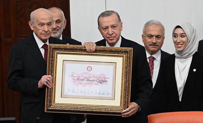 ERDOĞAN MECLİS’TE ETTİĞİ YEMİN İLE RESMEN GÖREVE BAŞLADI