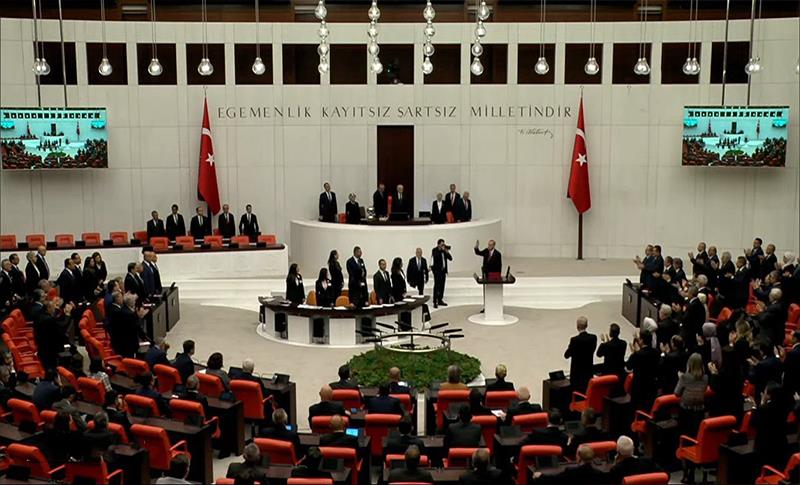 ERDOĞAN’IN YEMİN ETTİĞİ ESNADA MUHALEFET AYAĞA KALKMADI