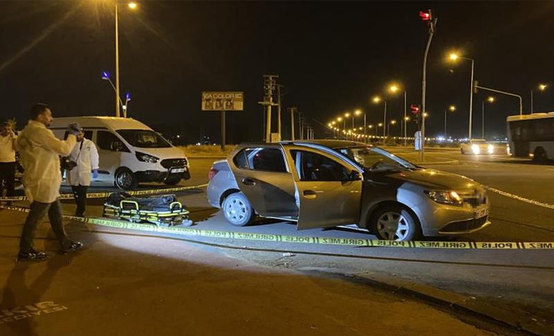 DİYARBAKIR’DA BİR KİŞİ ARAÇTA ÖLÜ BULUNDU, 2 KİŞİ GÖZALTINA ALINDI