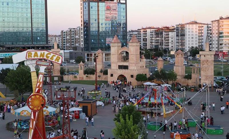 DİYARBAKIR’DA LUNAPARKI 2 AYDA 150 BİN KİŞİ ZİYARET ETT