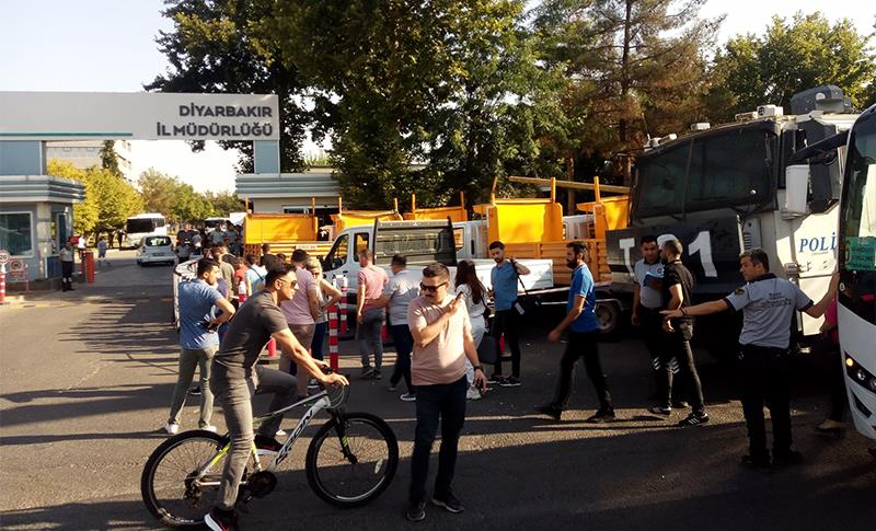 PIŞTÊ KU KARKER Û DEDAŞÊ LIHEV NEKIRIN, TOMA Û MAŞÎNEYÊN KAR ANÎN BER DEDAŞÊ