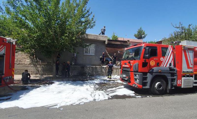 OTLAK ALANDA BAŞLAYAN YANGIN 8 TON ODUNU KÜLE DÖNDÜRDÜ!