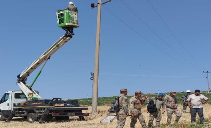 ÇINAR’DA DEDAŞ’IN TRAFO SÖKÜMÜNDE GERGİNLİK YAŞANDI