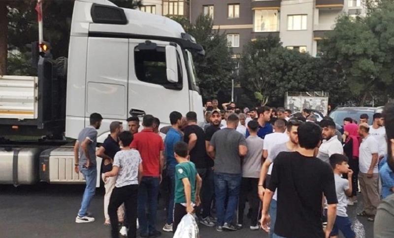 DİYARBAKIR’DA TIRIN ÇARPTIĞI VATANDAŞ AGIR YARALANDI!