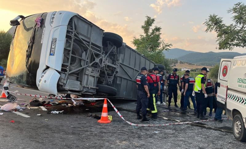 TIR Û OTOBUS LI HEV KETIN: 6 KES MIRIN Û 43 KES JÎ BIRÎNDAR BÛN