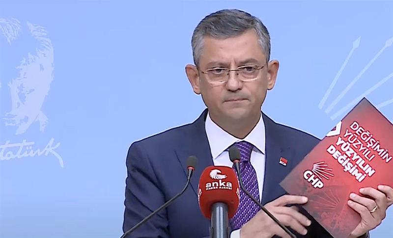 CHP’Lİ ÖZGÜR ÖZEL, GENEL BAŞKANLIK ADAYLIĞINI AÇIKLADI