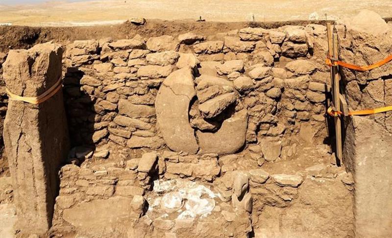 GÖBEKLİTEPE'DE 'İLK BOYALI HEYKEL' BULUNDU