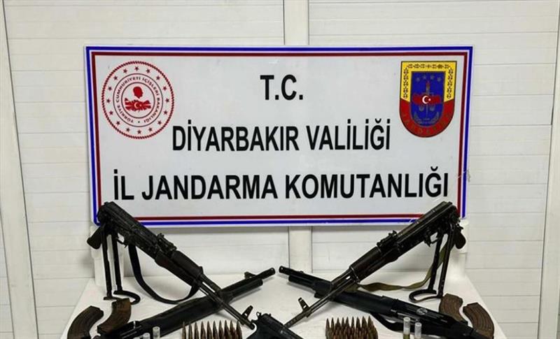 DİYARBAKIR’DA UZUN NAMLULU SİLAHLAR ELE GEÇİRİLDİ