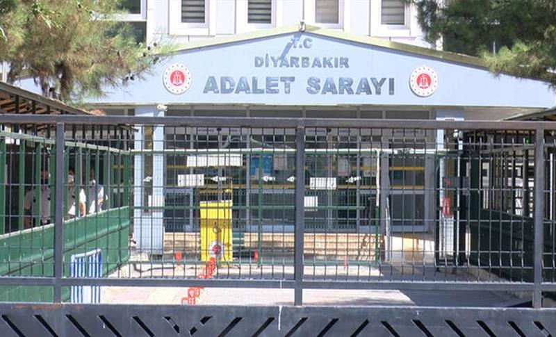 KÜRTÇE SAVUNMAYA 'SUSMA HAKKI' KARARI