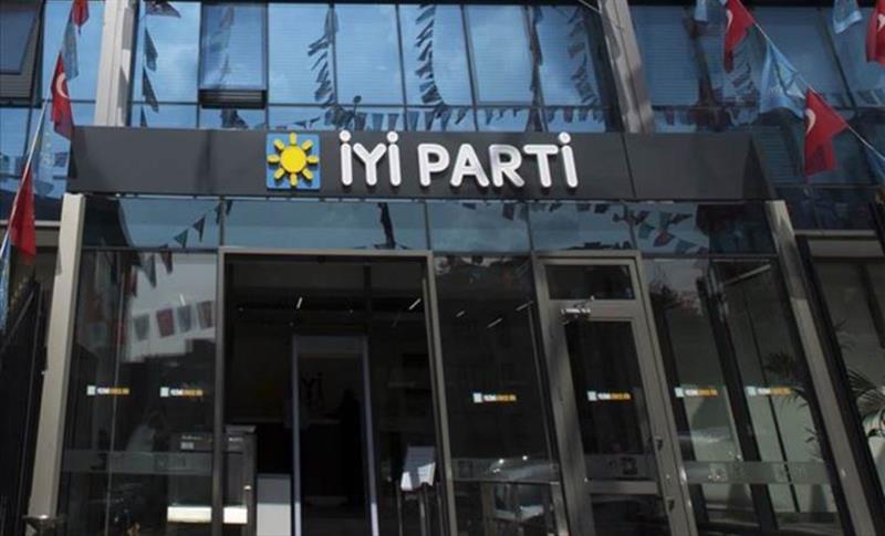 İYİ PARTİ'NİN KARARINA AKP VE MHP'DEN YORUM GELDİ