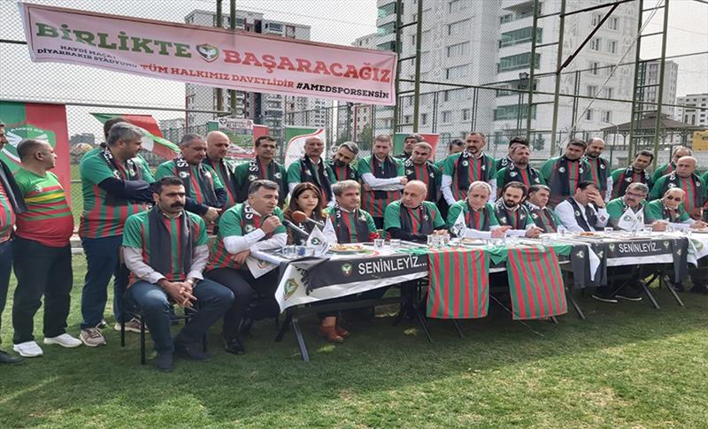 DİYARBAKIR’DAKİ STK’LILAR AMEDSPOR İÇİN BİR ARAYA GELDİ