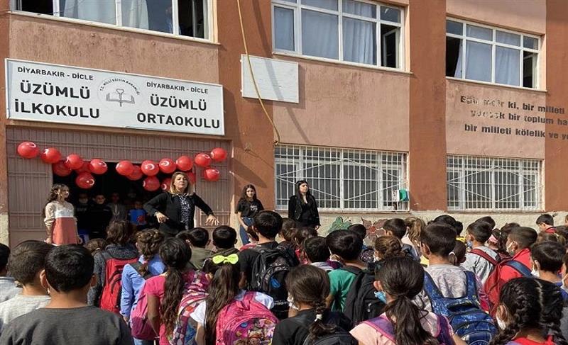 DİYARBAKIR’DA ÖĞRETMENLER CİMER’E ŞİKAYETTE BULUNDU