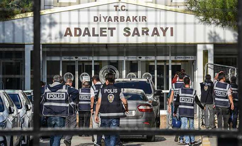 DEM’İN BELEDİYE BAŞKAN ADAYI’NIN YARGILANDIĞI DAVA ERTELENDİ