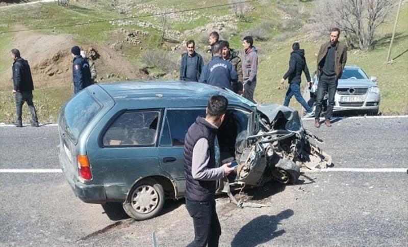 ÇERMİK’TE İKİ ARAÇ ÇARPIŞTI! 1 ÖLÜ, 3 YARALI