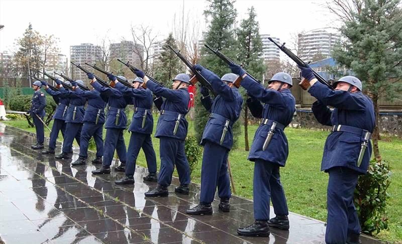 DİYARBAKIR'DA 18 MART ŞEHİTLERİ ANMA TÖRENİ