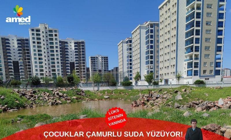 BÜYÜK TEHLİKE! ÇOCUKLAR ÇAMURLU SUDA YÜZÜYOR!