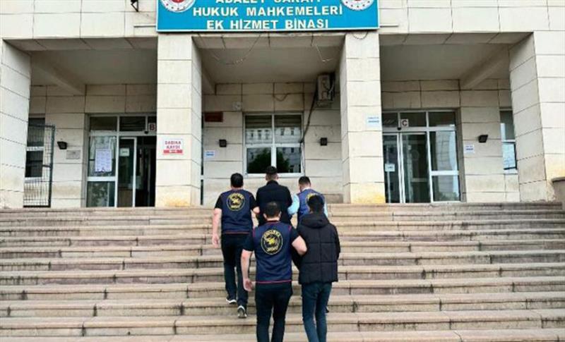 DİYARBAKIR’DA KESİNLEŞMİŞ HAPİS CEZASI BULUNAN 2 HÜKÜMLÜ YAKALANDI