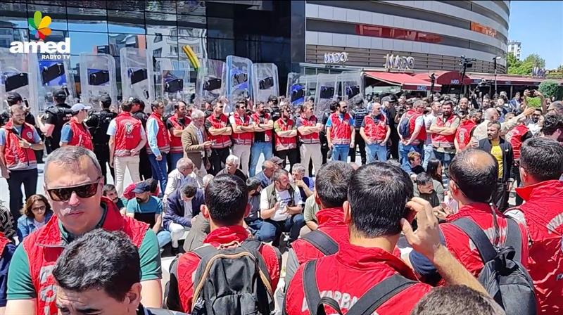 DEM PARTİ DİYARBAKIR'DA OTURMA EYLEMİ YAPTI