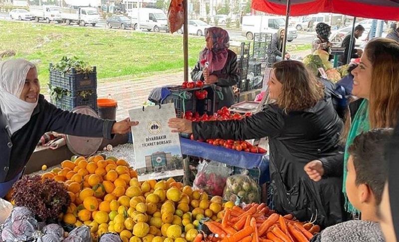 TOBB, KGK, KGK ÜYELERİ PAZARDA 8 MART ETKİNLİĞİ DÜZENLEDİ