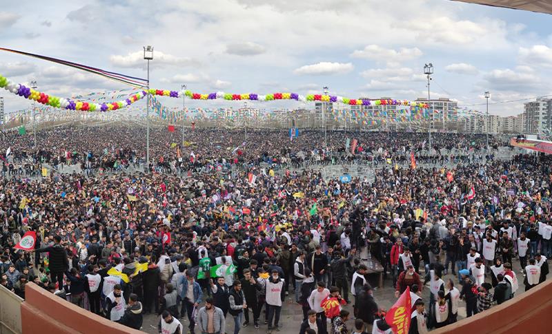 NEWROZ DİYARBAKIR’DA BÜYÜK BİR COŞKUYLA KUTLANDI