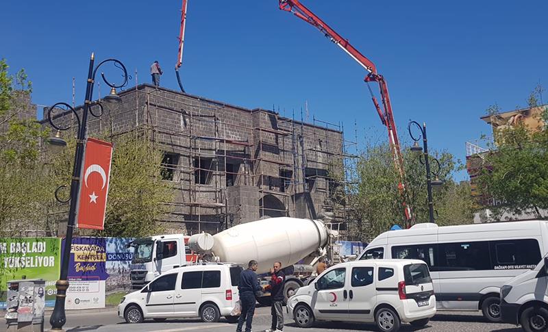 SUR DAĞKAPI BURCU’NA BETON DÖKÜLDÜ