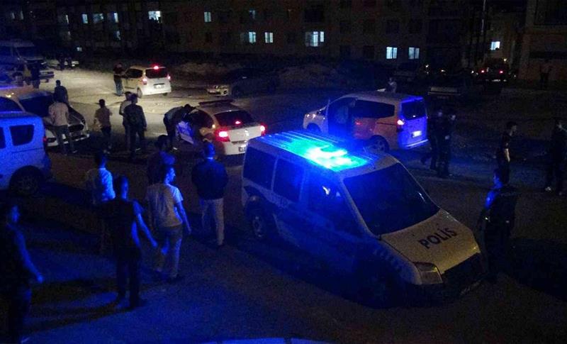 URFA’DA DÜĞÜNDE UYARI YAPAN POLİSE TAŞLI, SOPALI SALDIRI: 3 YARALI, 10 GÖZALTI