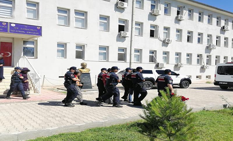 DİYARBAKIR’DA BİR ŞAHIS EVİNDE BIÇAKLANARAK ÖLDÜRÜLDÜ! 1 TUTUKLAMA