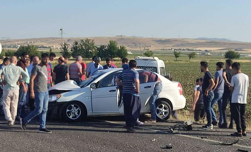 LI AMEDÊ SIWAREYEK JI PAŞ VE OTOBÛSA XWENDEKARAN XIST 2 KES BIRÎNDAR BÛN