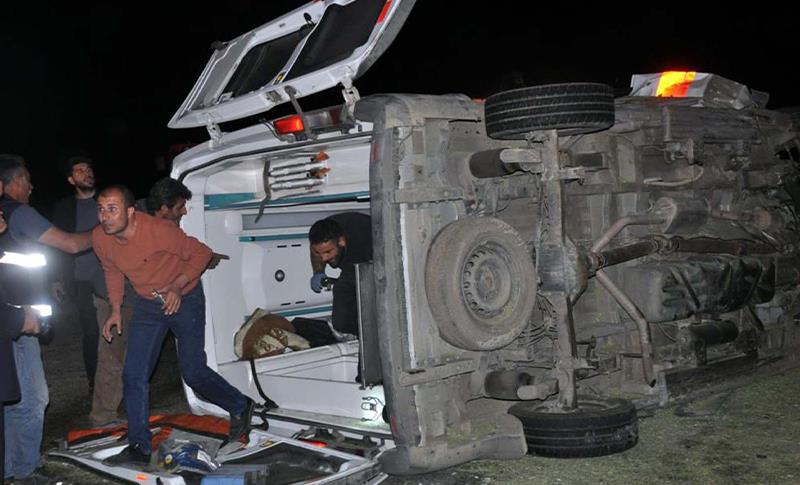 LI MÛŞÊ DI QEZAYA AMBÛLANS Û TRAKTORÊ DE 5 KES BIRÎNDAR BÛN