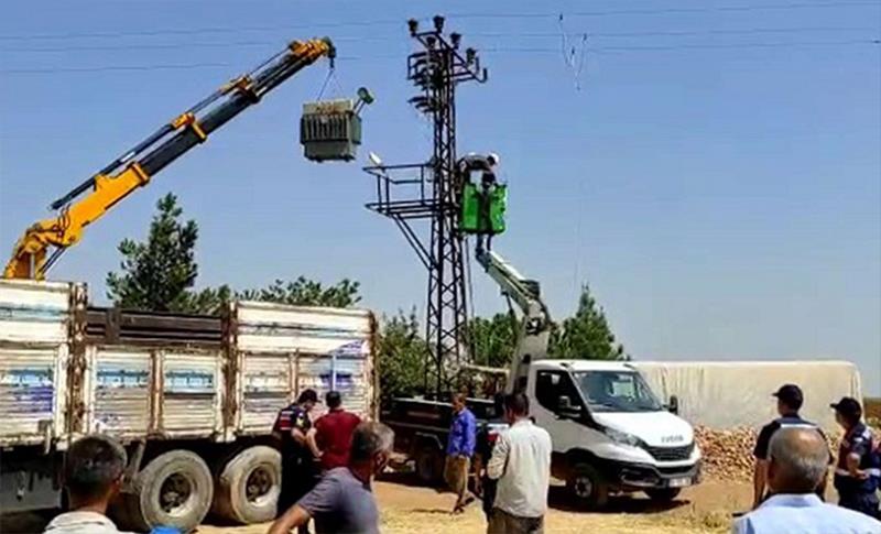 DEDAŞ ELEKTRİK BORCU OLAN ÇİFTÇİNİN TRAFOSUNU SÖKTÜ