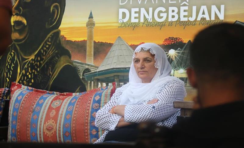 DENGBEJ EVİNİN TEK KADIN DENGBEJİ GELENEĞİ SÜRDÜRÜYOR